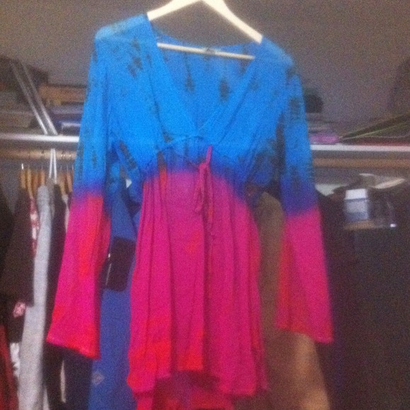 Flowing multiple color top