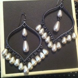 Sold do not buy...Pearl drop  earrings..