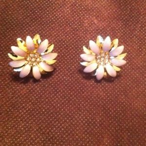 flower earrings.bracelet💰 Bundle 💰for @lwhitesel