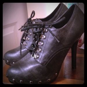 !JUST LOWERED! Lace up pumps