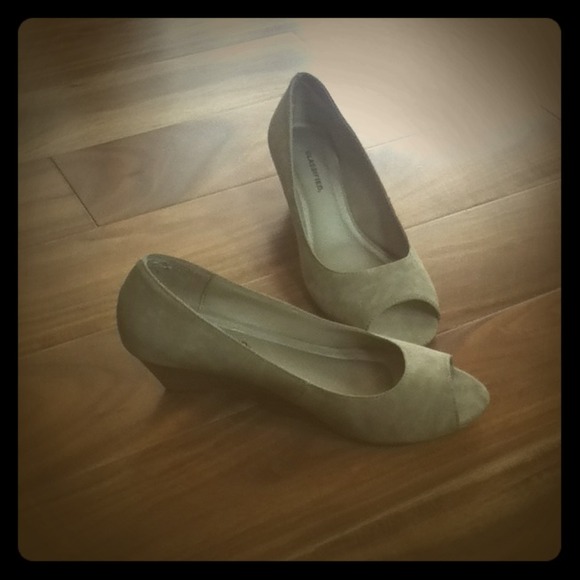 Size 9 suede platforms