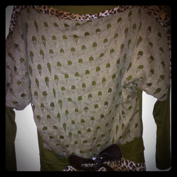 Hot animal print dress with a belt - Picture 1 of 4