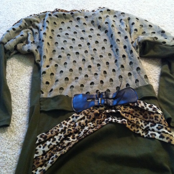 Hot animal print dress with a belt - Picture 2 of 4