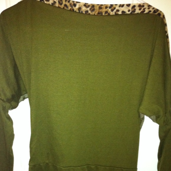 Hot animal print dress with a belt - Picture 4 of 4