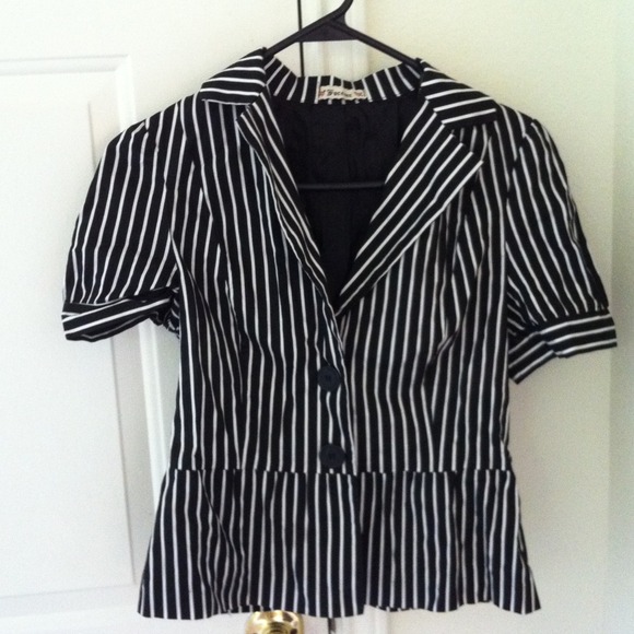 Zebra printed short jacket or shrug - Picture 2 of 4