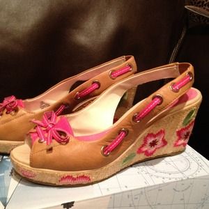 Sperry southport tan embroidered flower sandals. 7
