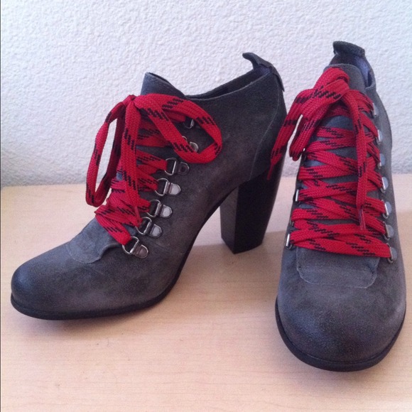 Boutique 9 Boots - Picture 2 of 2