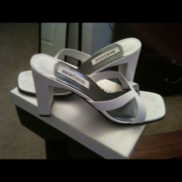 *New* White sandal heel