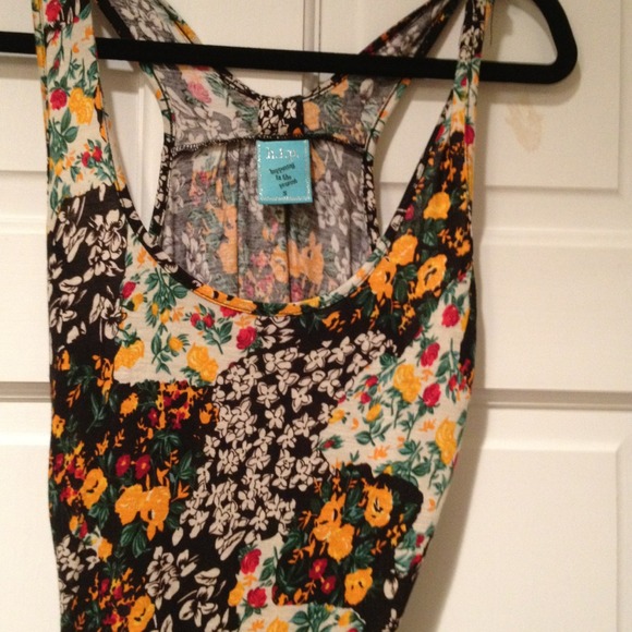 Reduced! Multi color floral top. - Picture 2 of 2