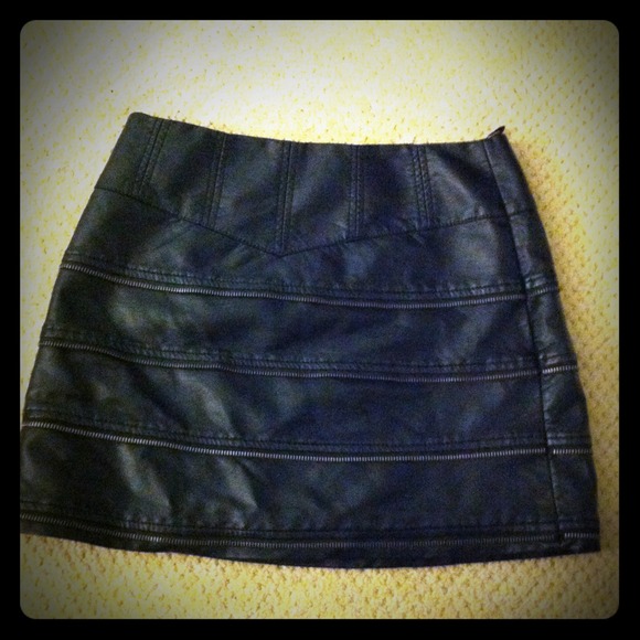 foreign exchange Dresses & Skirts - Leather short skirt.