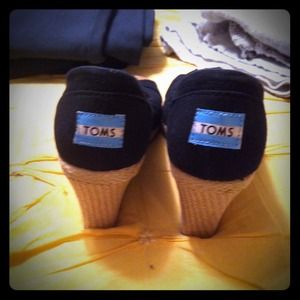 Toms wedges 8.5