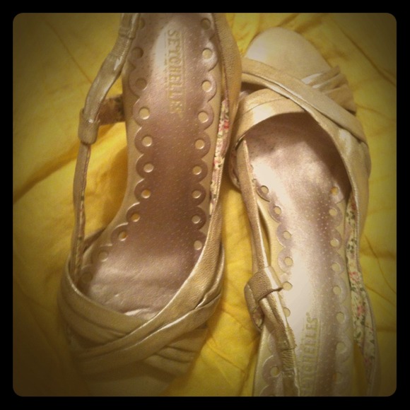 Seychelles 7.5 nude/ golden sandal