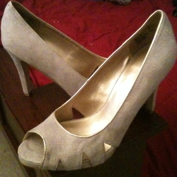 ✋RESERVED✋ ✨ for badazz_shoes New Suede heels