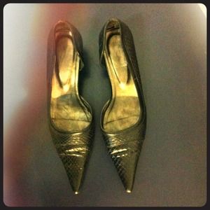 Super Point Kitten Heels