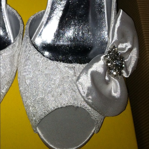 Bridal shoes - Picture 2 of 3