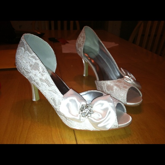 Bridal shoes - Picture 3 of 3