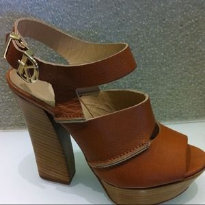 dee keller Shoes - REDUCEDX2 Dee Keller Rebecca platform Sandals-SZ 8 dee keller Shoes - REDUCEDX2 Dee Keller Rebecca platform Sandals-SZ 8