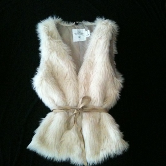 H&M  ladies afternoon  faux fur vest