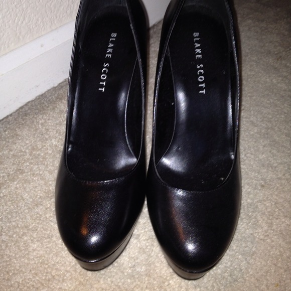 *JUST REDUCED* Blake Scott Black Platform Pumps