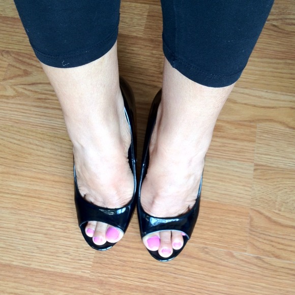 😘Reduced😘black peeptoe shoes