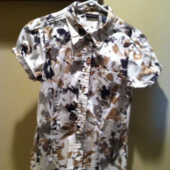 New York and company summer fitted button down