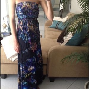 🌺Beautiful Strapless Floral 🌺 Long Dress!