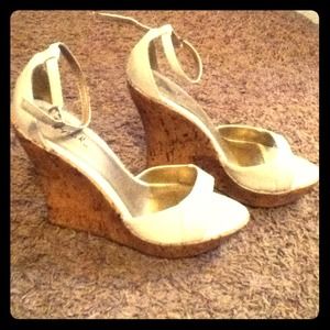 Qupid white wedges