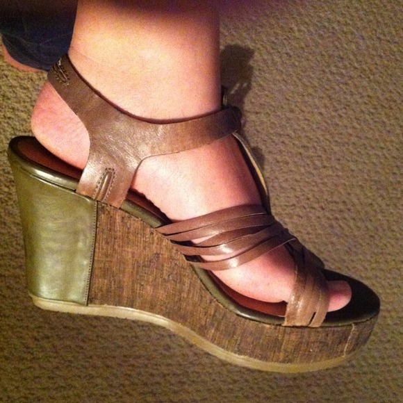 Comfy and cute Safari sandals! Great for Spring - Picture 2 of 4