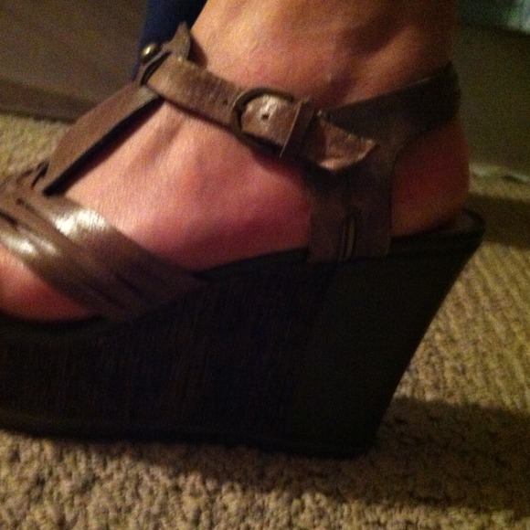 Comfy and cute Safari sandals! Great for Spring - Picture 3 of 4