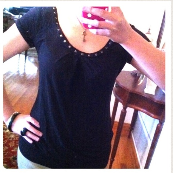 Brand New✨StuDDed Front w/ Criss CroSS Back Blouse - Picture 2 of 4