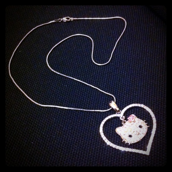 ✨REDUCED✨Hello kitty crystal pendent necklace