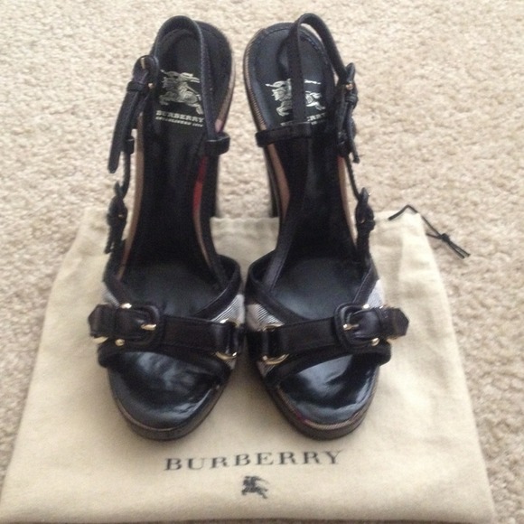 Burberry Pumps!!!! - Picture 1 of 2