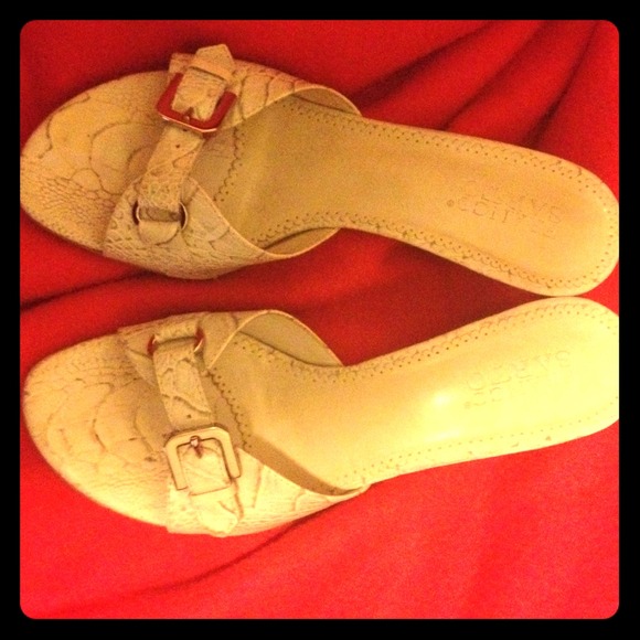 No longer wear, cleaning out the shoe closet!