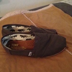 grey classic toms