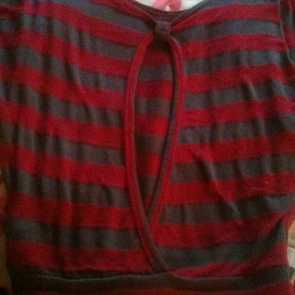 Cute dress shirt with back out . - Picture 2 of 2