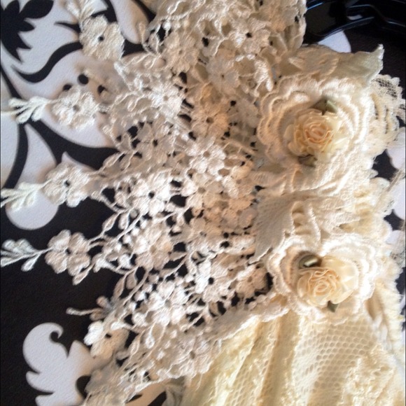 VINTAGE ❤LACE ,FLOWERS, & RIBBON ANGELIC DRESS👼 - Picture 2 of 4