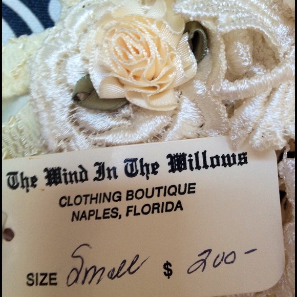 VINTAGE ❤LACE ,FLOWERS, & RIBBON ANGELIC DRESS👼 - Picture 3 of 4