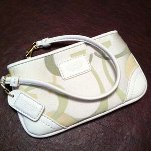 Handbags - Reserved🔴Coach Spring Wristlet Handbags - Reserved🔴Coach Spring Wristlet