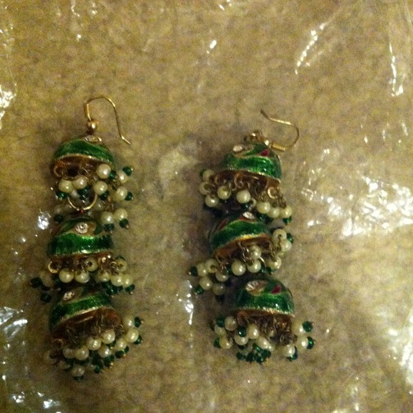 Emerald green hanging earrings