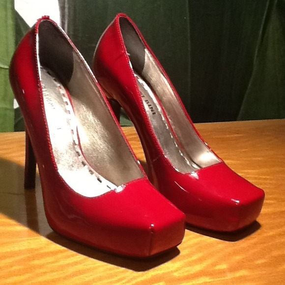 Gianni Bini red paten square toes pumps, size 6