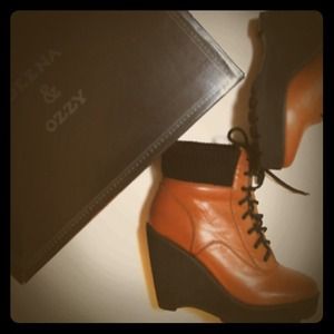 Deena&Ozzy Cuffed Wedge Bootie