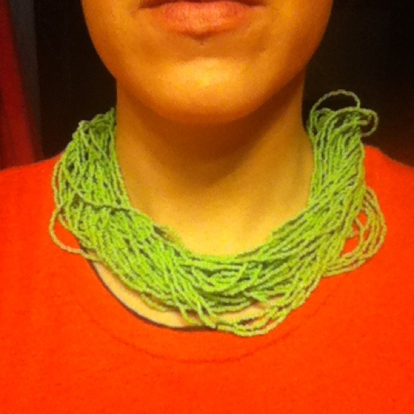 Green shell/bead necklace - Picture 3 of 3