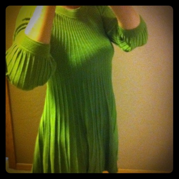 Reduced!!!! Green ribbed 3/4 sleeve dress