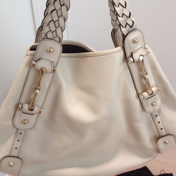 🙅SOLD! Gucci Ivory Leather Pelham Handbag - Picture 2 of 4