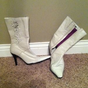 Cream colored leather boot. Flower detail