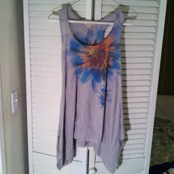 Gray floral flow tank top with pocket. Forever 21.