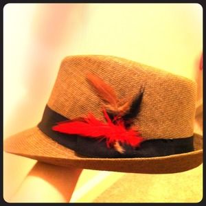 Straw fedora with feather