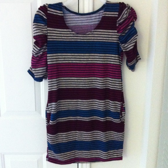 Striped tight fitted dress with pockets - Picture 2 of 3