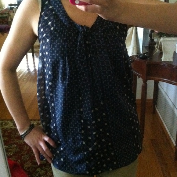Sleeveless Flowy Top - Picture 3 of 3