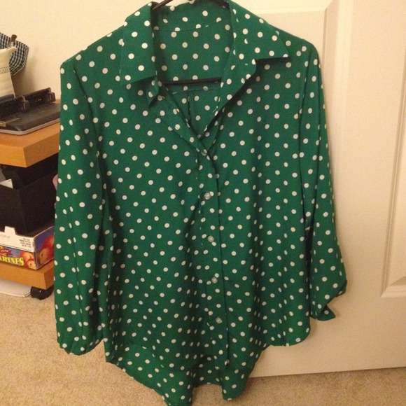 green dotted silky blouse - Picture 2 of 2